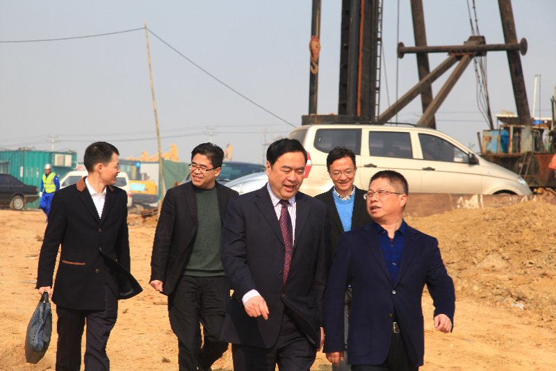 9-趙振元在宗春成、王毅勃、季超、張凱軍等同志的陪同下前往十一科技長(zhǎng)鑫項(xiàng)目部視察.jpg