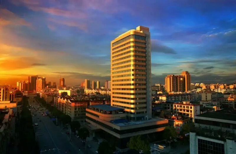 3. 贛西腫瘤醫(yī)院-手術(shù)室ICU凈化工程及大樓醫(yī)用氣體，舒適性空調(diào)安裝工程.jpg